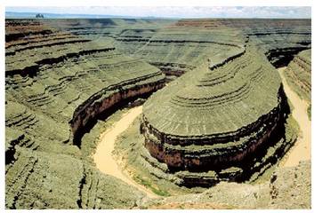 �Ahate mokoa� San Juan ibaian, Utah. Estatu Batuak. Ibaiaren higadurak ildo sakonak zulatu ditu ordokian.<br><br>